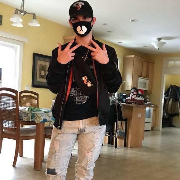 Meet your Posher, Chris - Picture 1 of 1